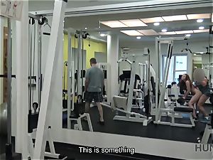 HUNT4K. buddy earns a bunch of cash by selling girlfriend s tight cooch in gym